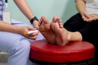 Symptoms of Neuropathy in the Feet and Relief Tips